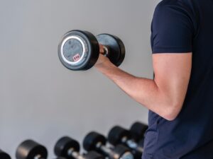 ワキガと筋トレの関係はニオイ悪化につながるのか？