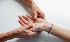 ワキガの体毛処理による匂いの変化はどうなる？