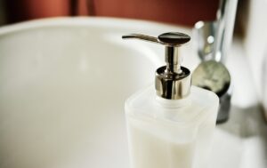 ワキガ対策に最適なスーツのクリーニング頻度は？